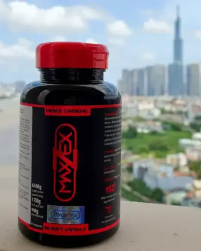Viên uống Maxzex Nga tăng kích thước dương vật – Chai Maxzex đen với cảnh Landmark 81 phía sau