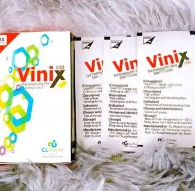 Tem ngậm Vinix 100mg Hàn Quốc chính hãng – hộp Vinix và ba gói lẻ in bảng thông tin trên nền lông trắng