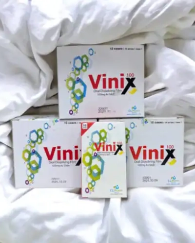 Tem ngậm Vinix 100mg Hàn Quốc chính hãng – ba hộp Vinix trên nền vải trắng, có ngày tháng và mã lô