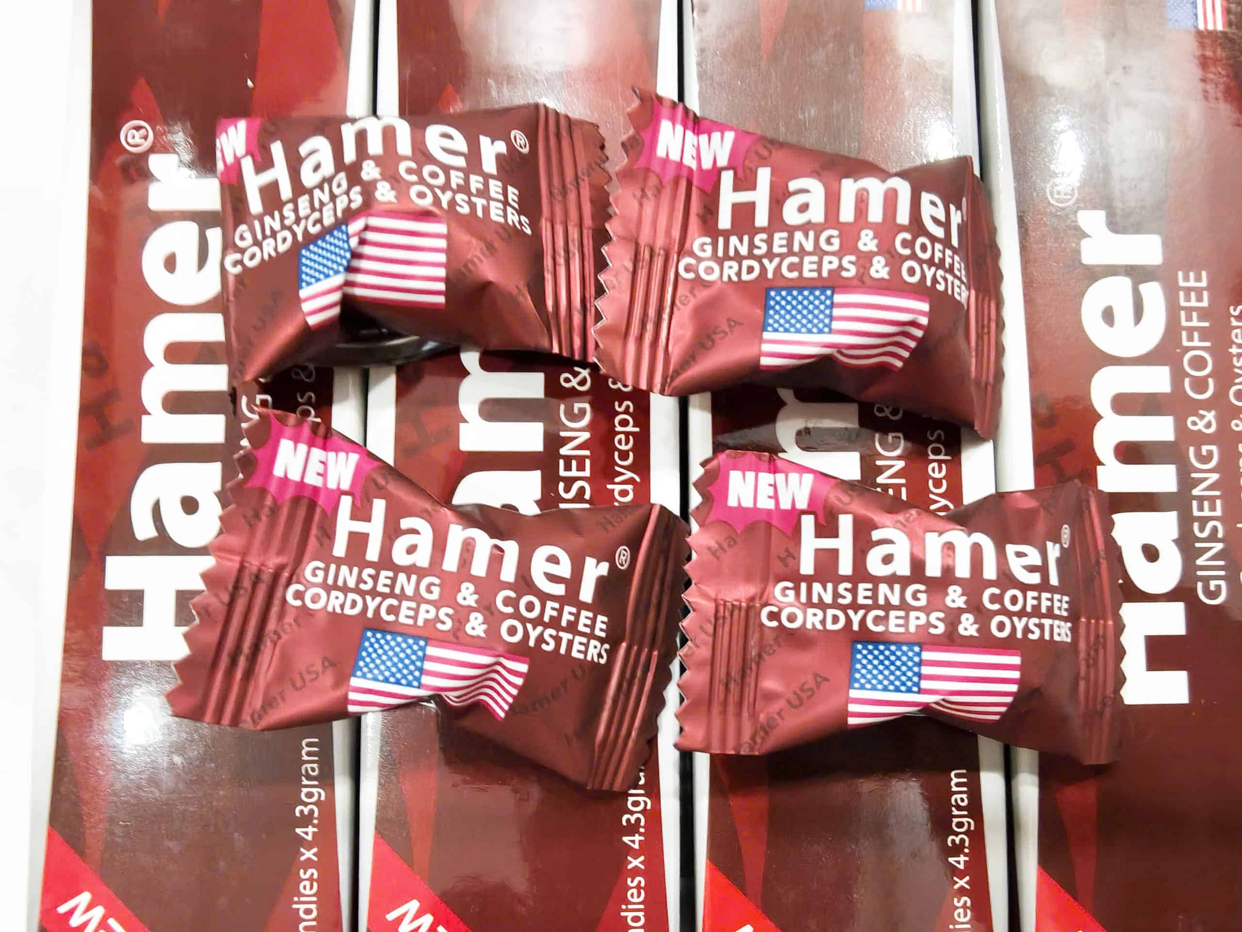 Viên kẹo Hamer thật rải trên hộp