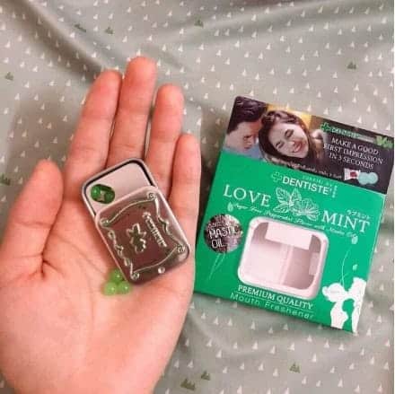 Hộp Love Mint trên tay